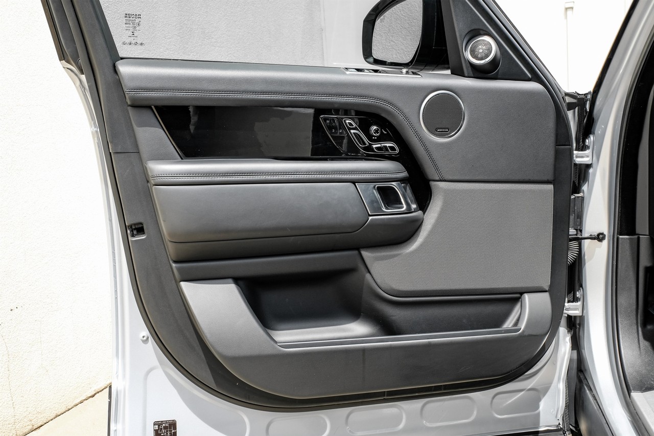 Land Rover Range Rover Vehicle Main Gallery Image 38