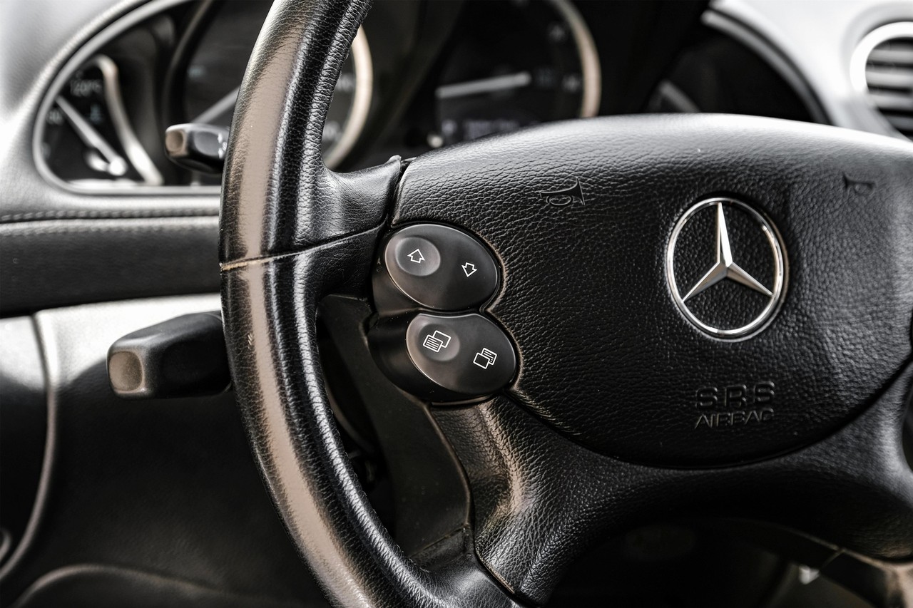 Mercedes-Benz SL-Class Vehicle Main Gallery Image 15
