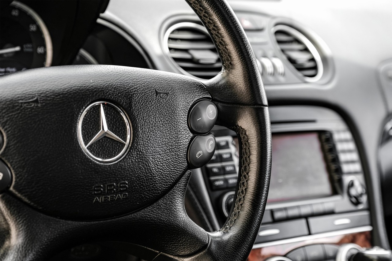 Mercedes-Benz SL-Class Vehicle Main Gallery Image 16