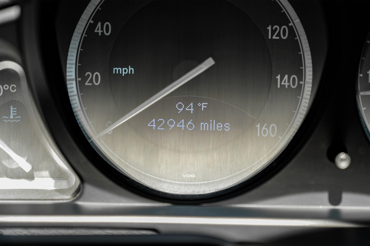 Mercedes-Benz SL-Class Vehicle Main Gallery Image 18