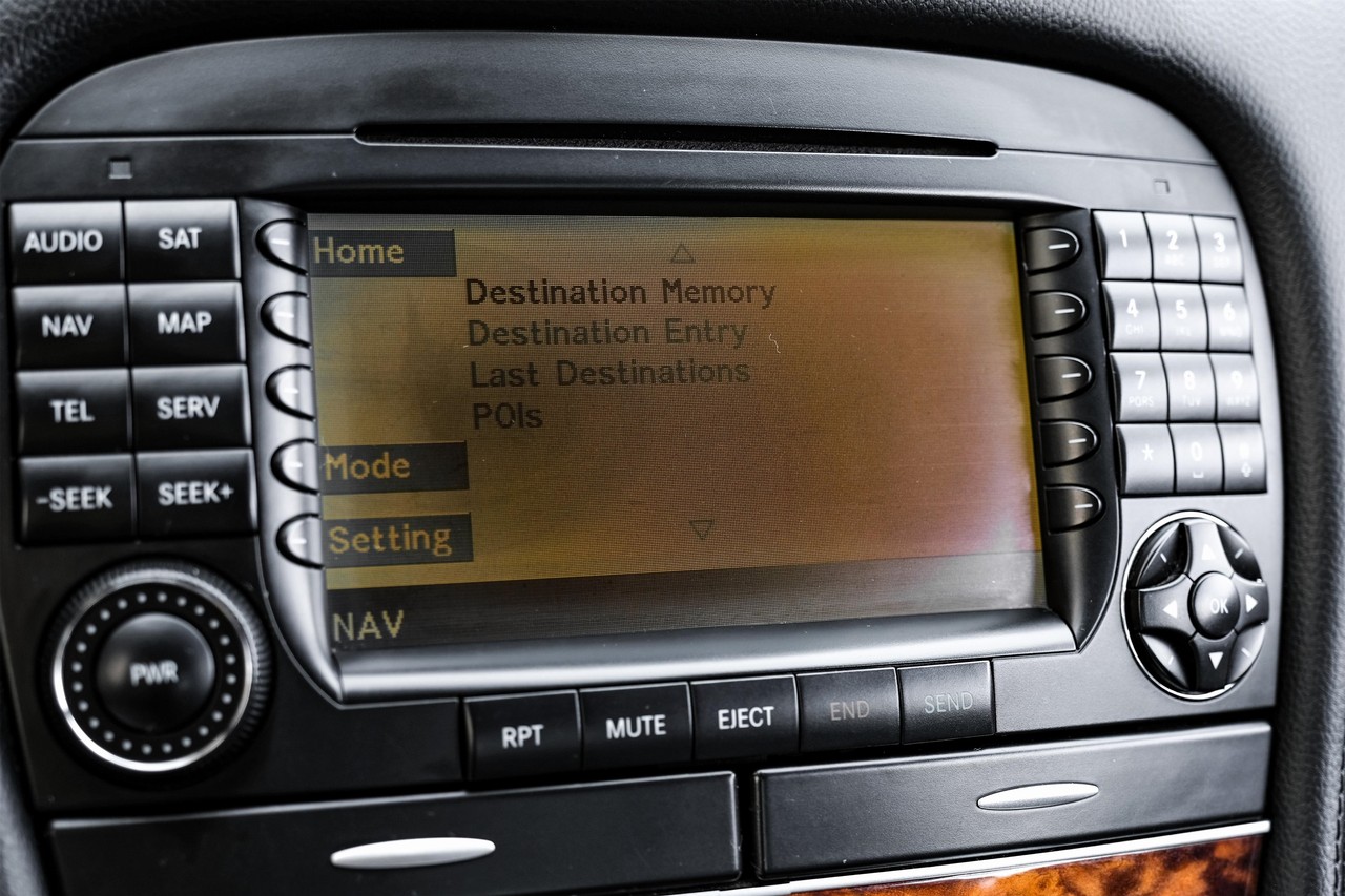 Mercedes-Benz SL-Class Vehicle Main Gallery Image 19