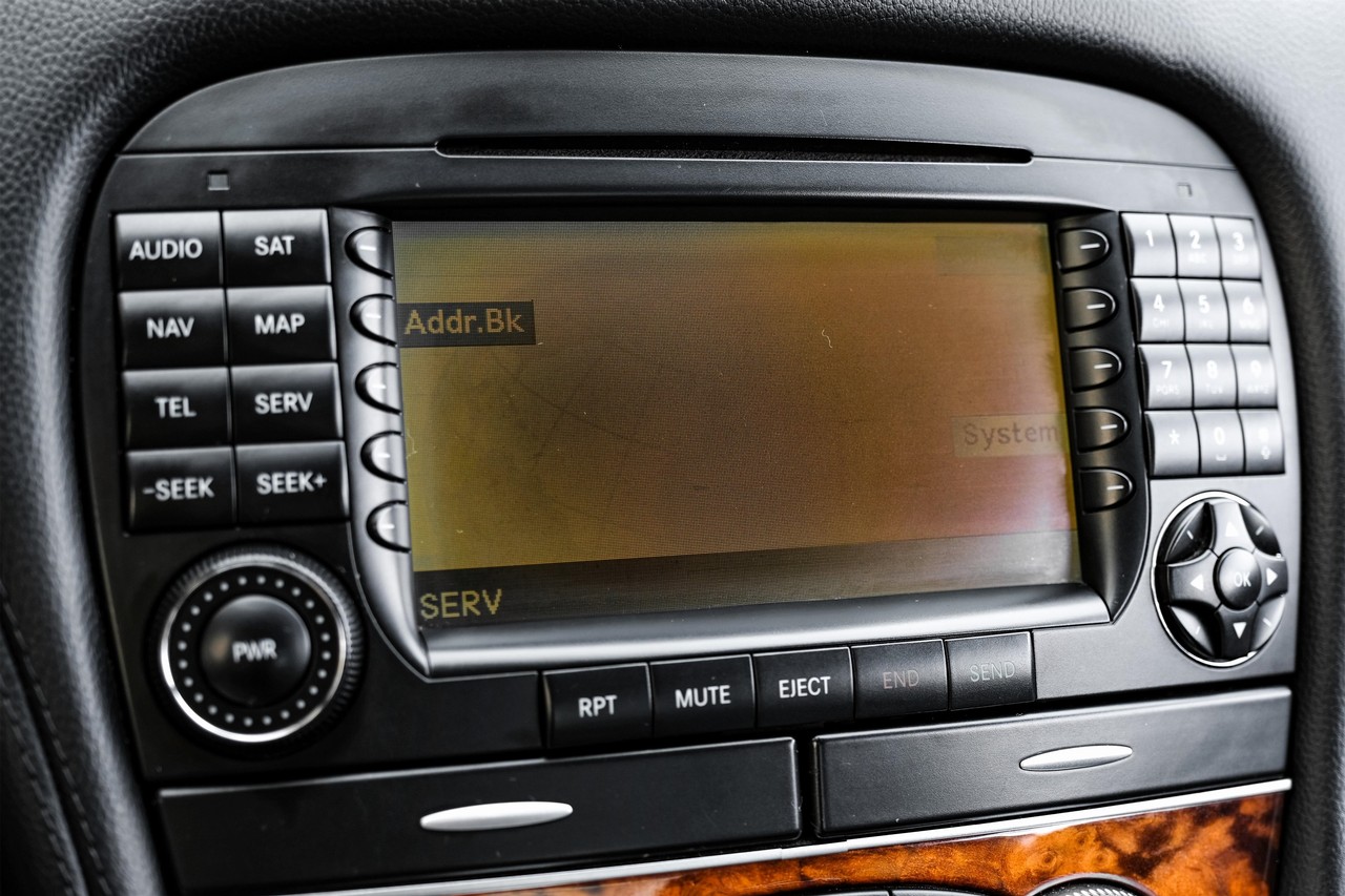 Mercedes-Benz SL-Class Vehicle Main Gallery Image 20