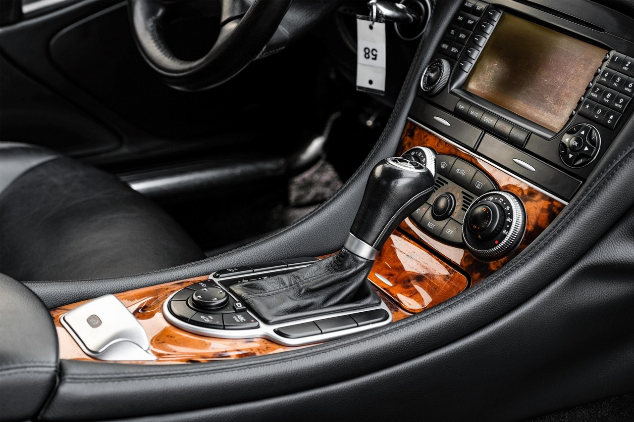 Mercedes-Benz SL-Class Vehicle Main Gallery Image 21