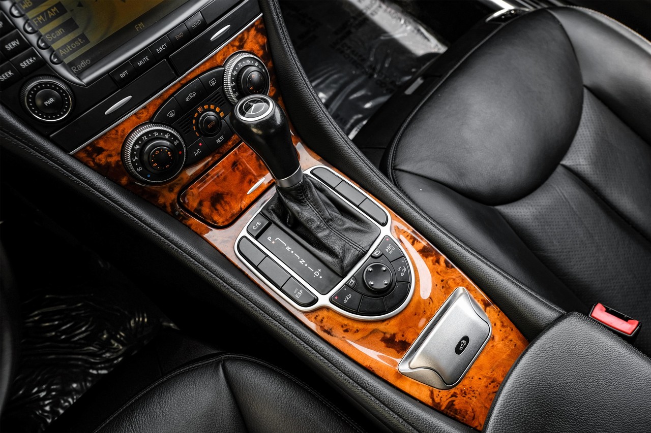 Mercedes-Benz SL-Class Vehicle Main Gallery Image 22