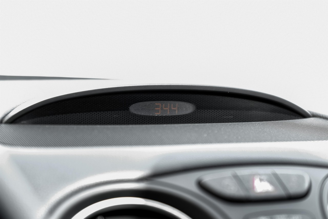 Mercedes-Benz SL-Class Vehicle Main Gallery Image 26