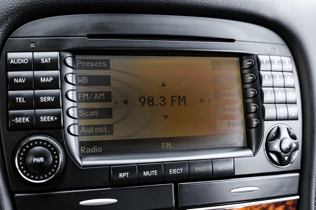 Mercedes-Benz SL-Class Vehicle Main Gallery Image 28