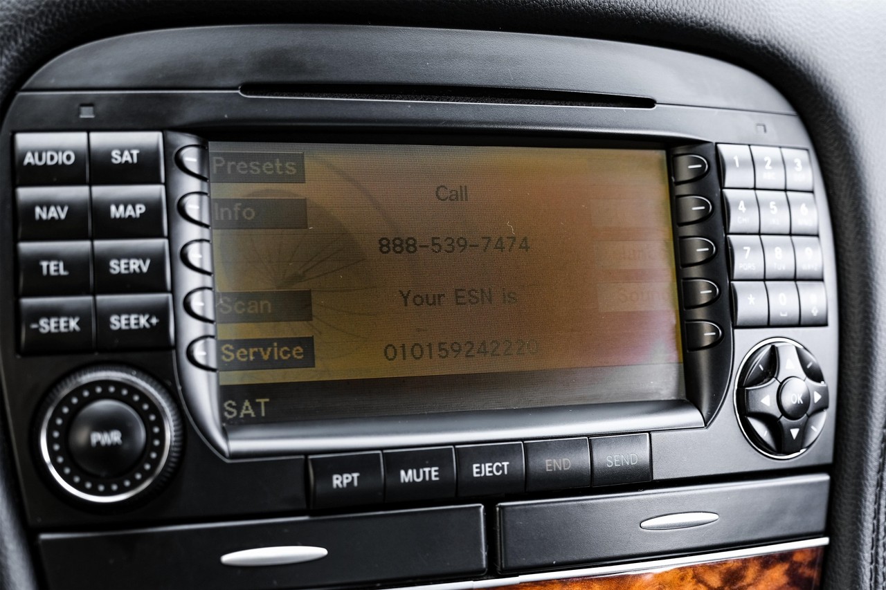 Mercedes-Benz SL-Class Vehicle Main Gallery Image 30