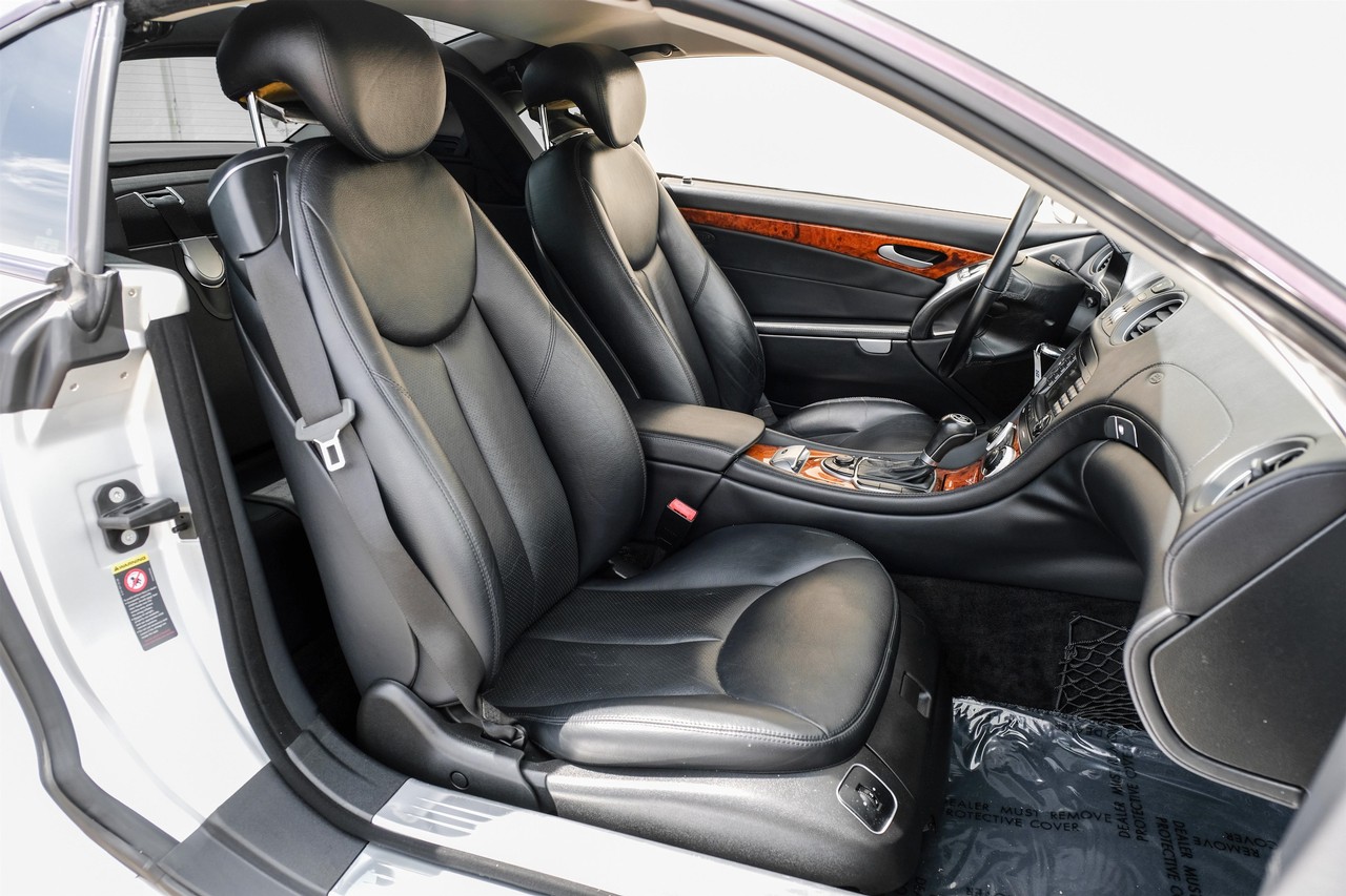 Mercedes-Benz SL-Class Vehicle Main Gallery Image 32
