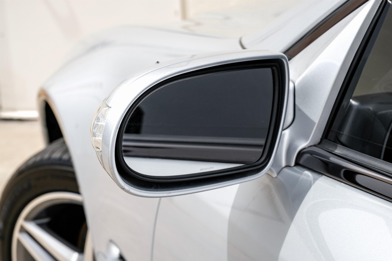 Mercedes-Benz SL-Class Vehicle Main Gallery Image 34