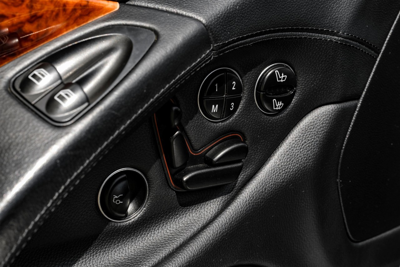 Mercedes-Benz SL-Class Vehicle Main Gallery Image 37