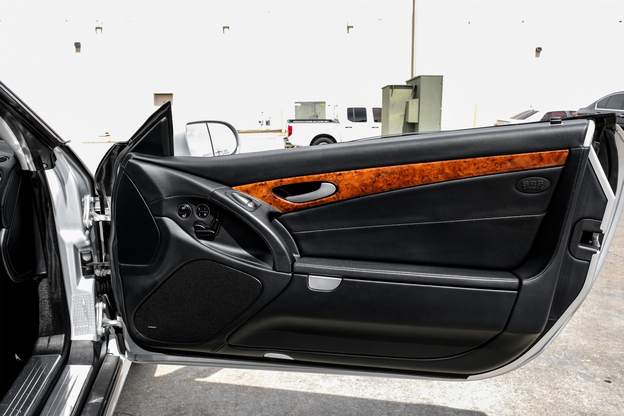 Mercedes-Benz SL-Class Vehicle Main Gallery Image 38