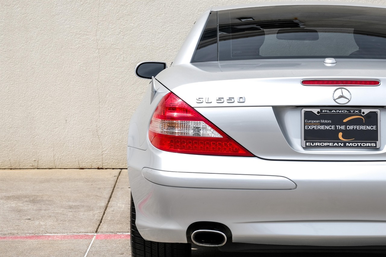 Mercedes-Benz SL-Class Vehicle Main Gallery Image 40
