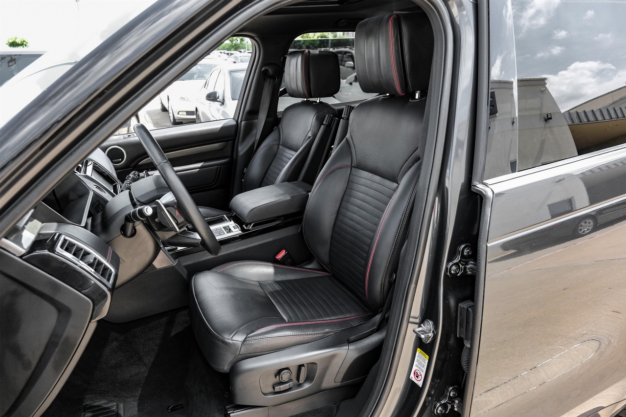 Land Rover Discovery Vehicle Main Gallery Image 03