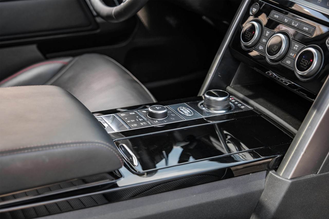 Land Rover Discovery Vehicle Main Gallery Image 24