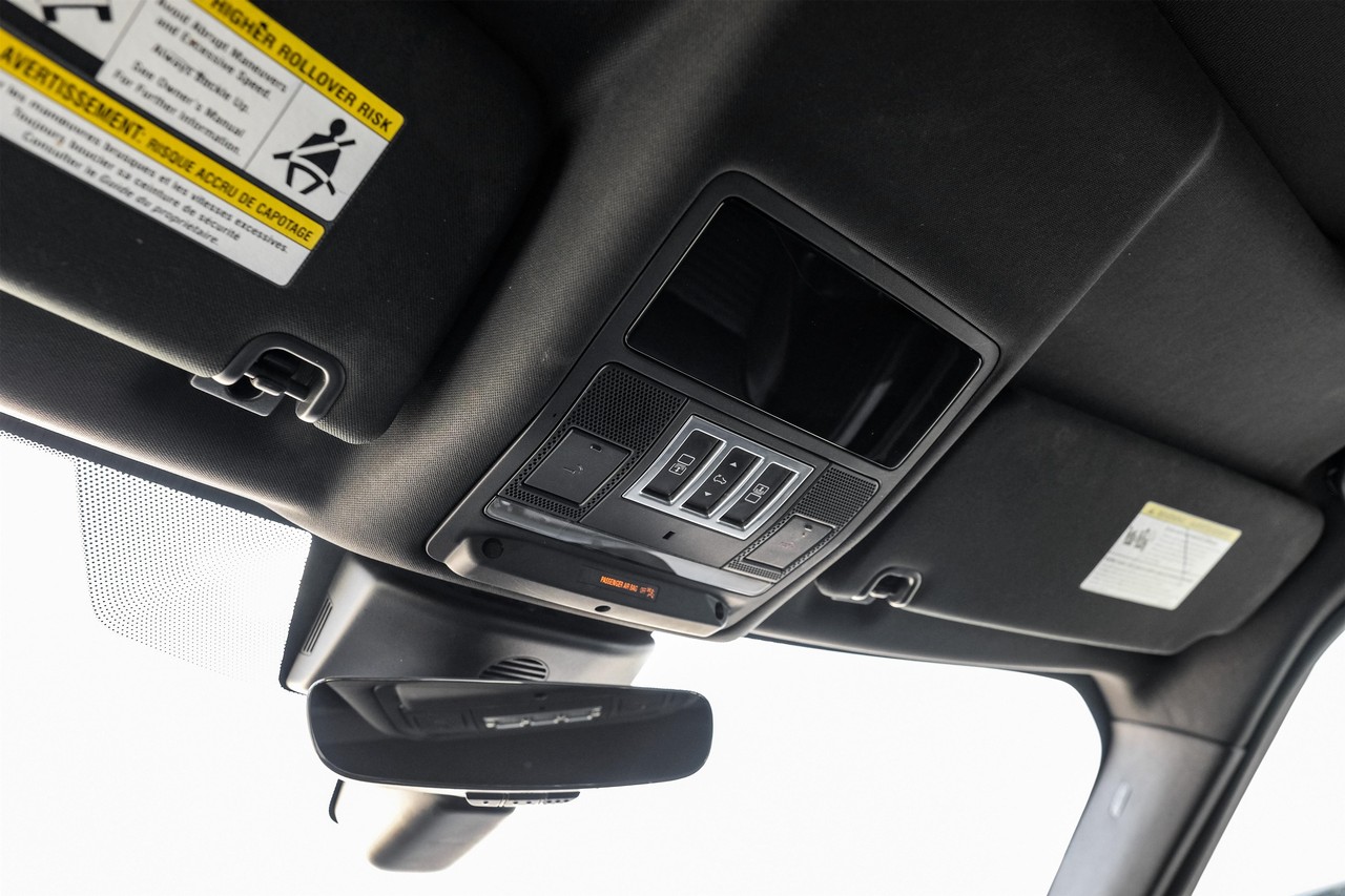 Land Rover Discovery Vehicle Main Gallery Image 30