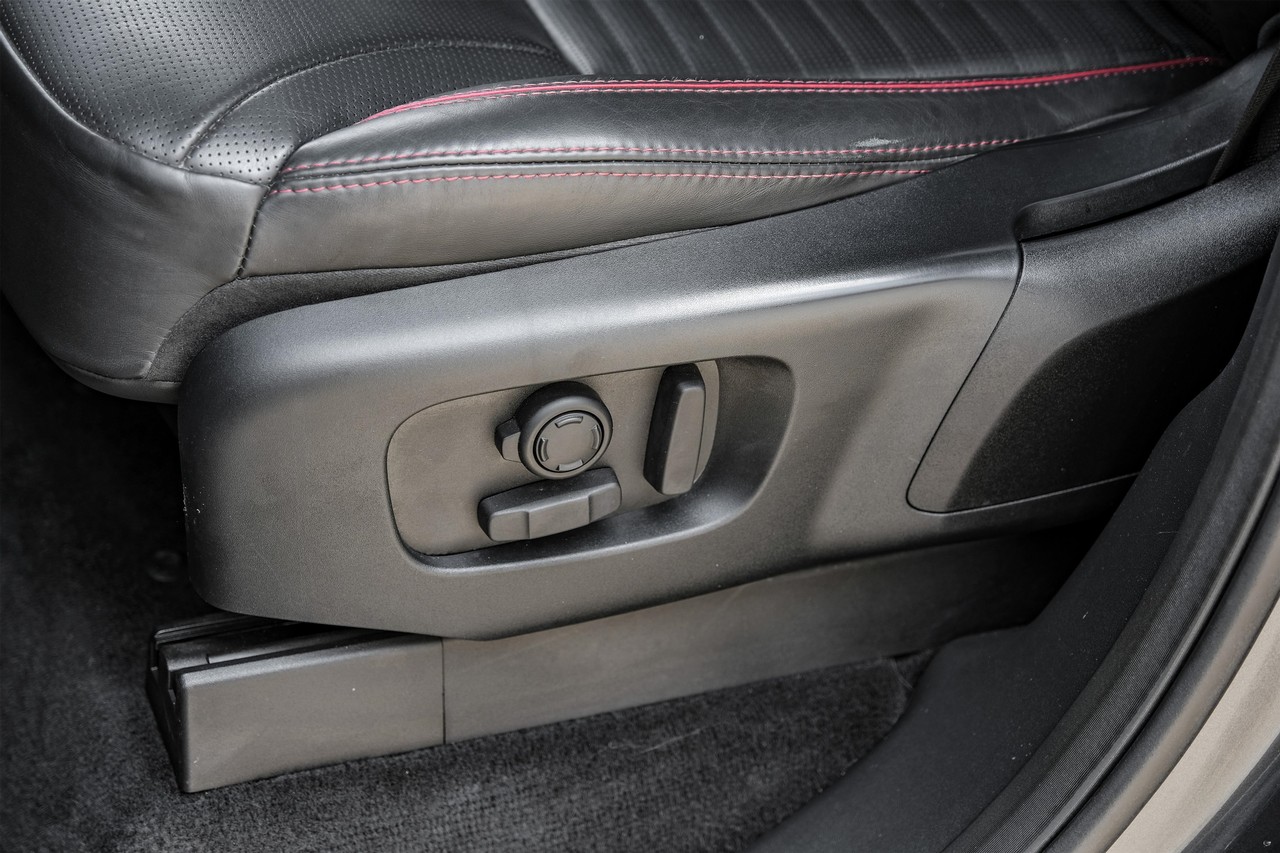 Land Rover Discovery Vehicle Main Gallery Image 36