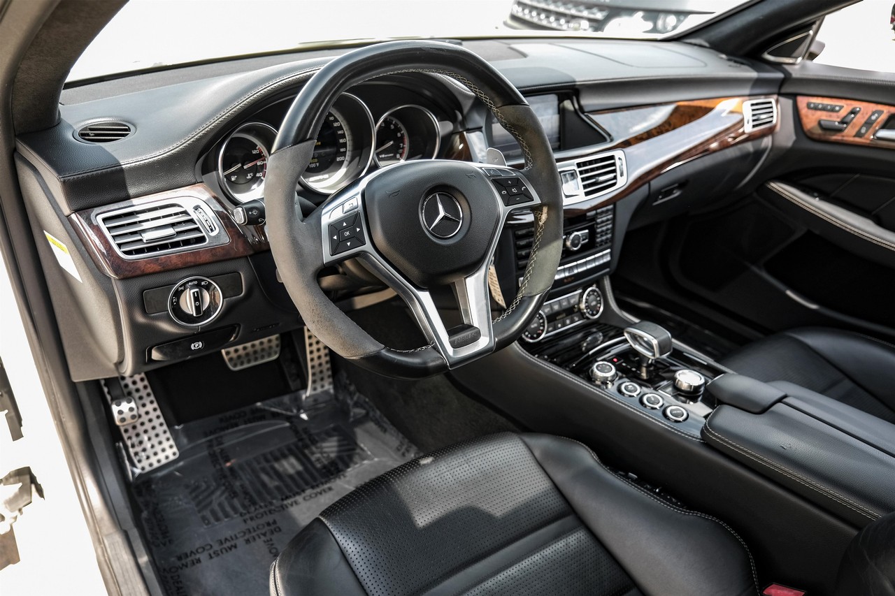 Mercedes-Benz CLS 63 AMG Vehicle Main Gallery Image 03