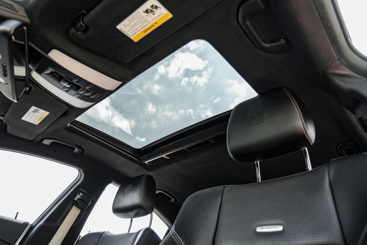 Mercedes-Benz CLS 63 AMG Vehicle Main Gallery Image 05