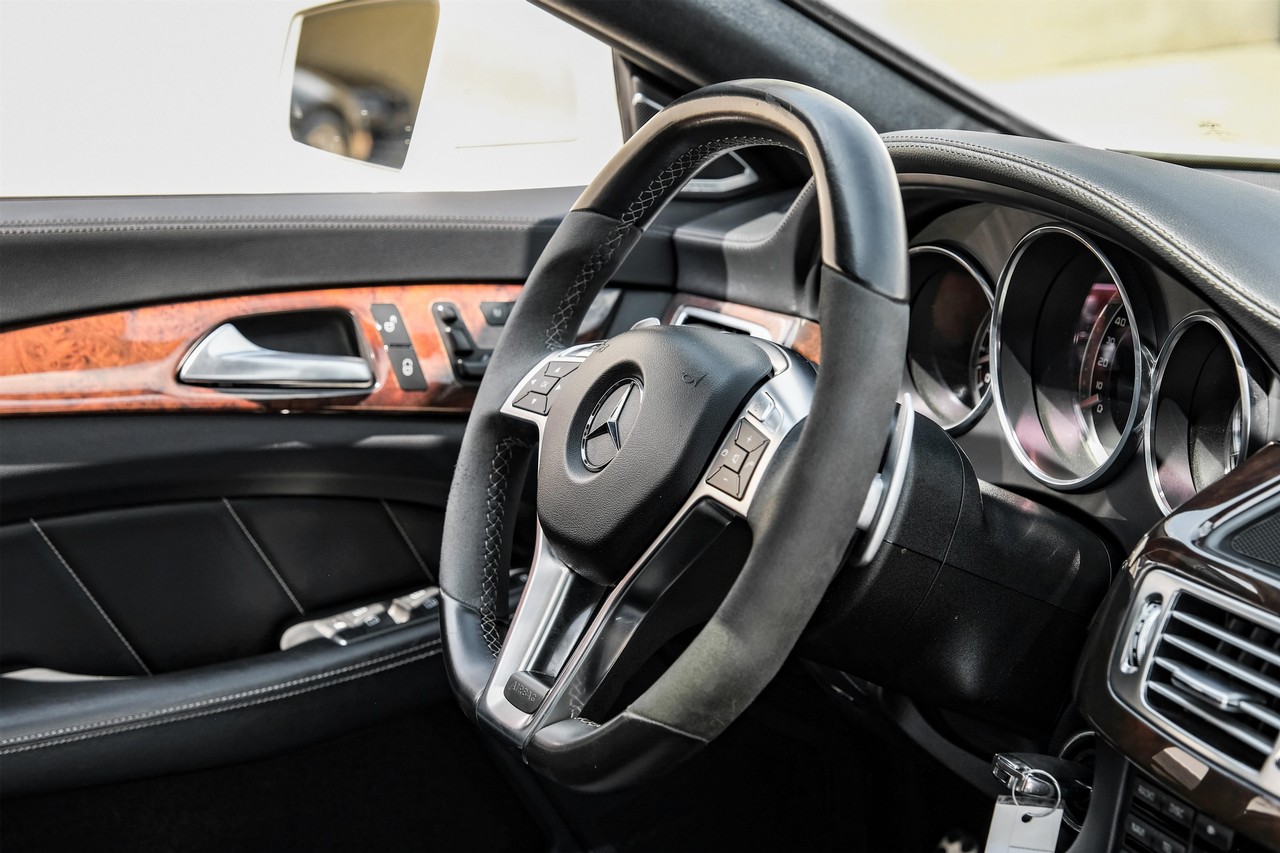 Mercedes-Benz CLS 63 AMG Vehicle Main Gallery Image 14