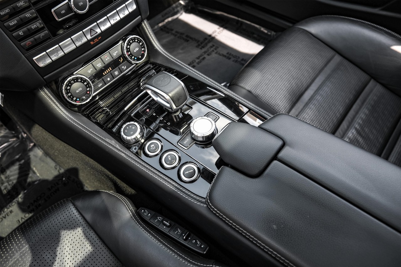 Mercedes-Benz CLS 63 AMG Vehicle Main Gallery Image 24