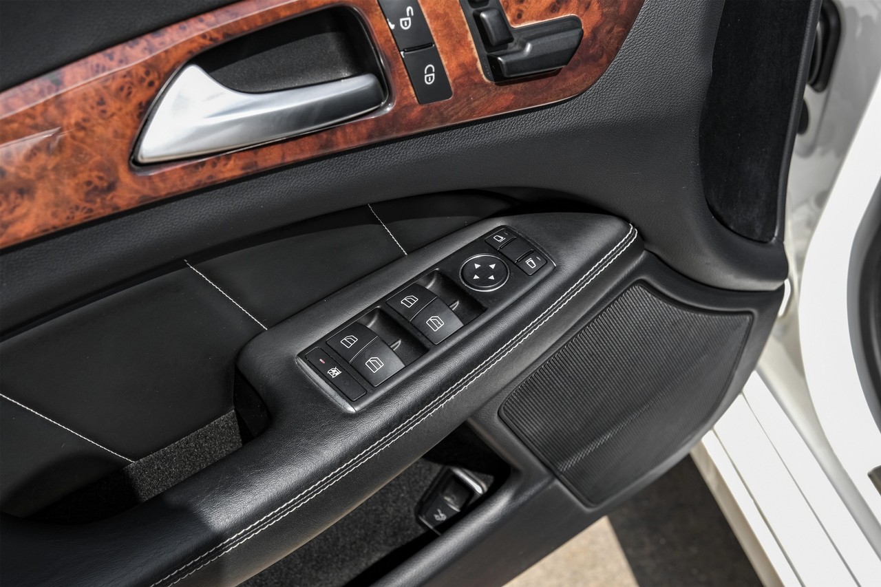 Mercedes-Benz CLS 63 AMG Vehicle Main Gallery Image 40