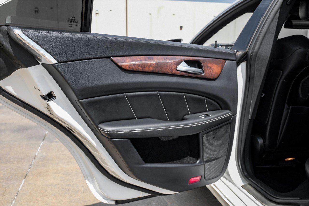 Mercedes-Benz CLS 63 AMG Vehicle Main Gallery Image 43