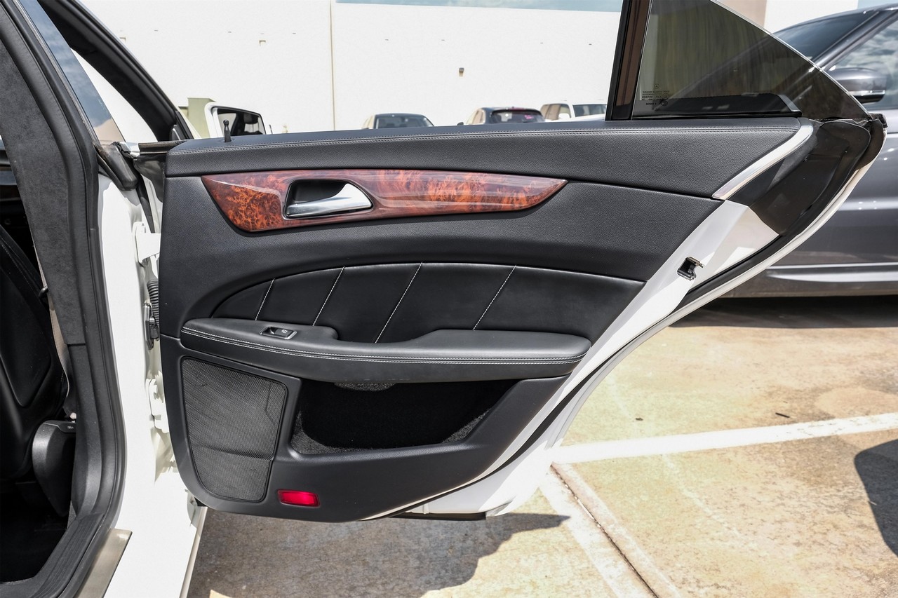 Mercedes-Benz CLS 63 AMG Vehicle Main Gallery Image 44