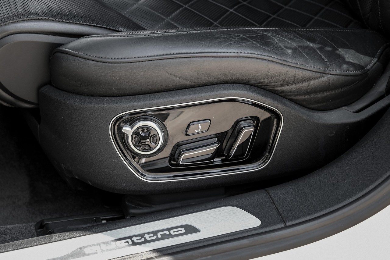 Audi A8 L Vehicle Main Gallery Image 31