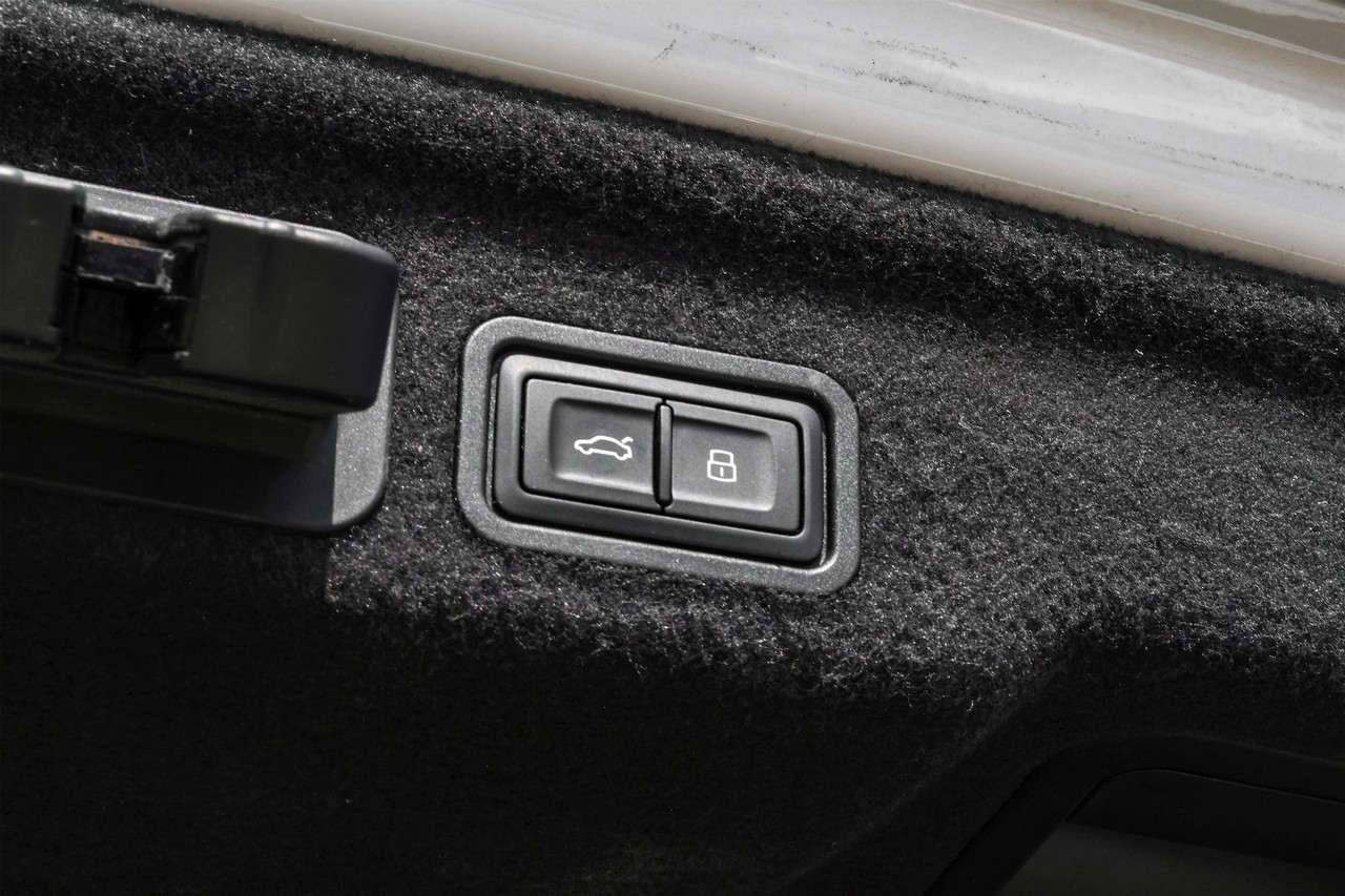 Audi A8 L Vehicle Main Gallery Image 50