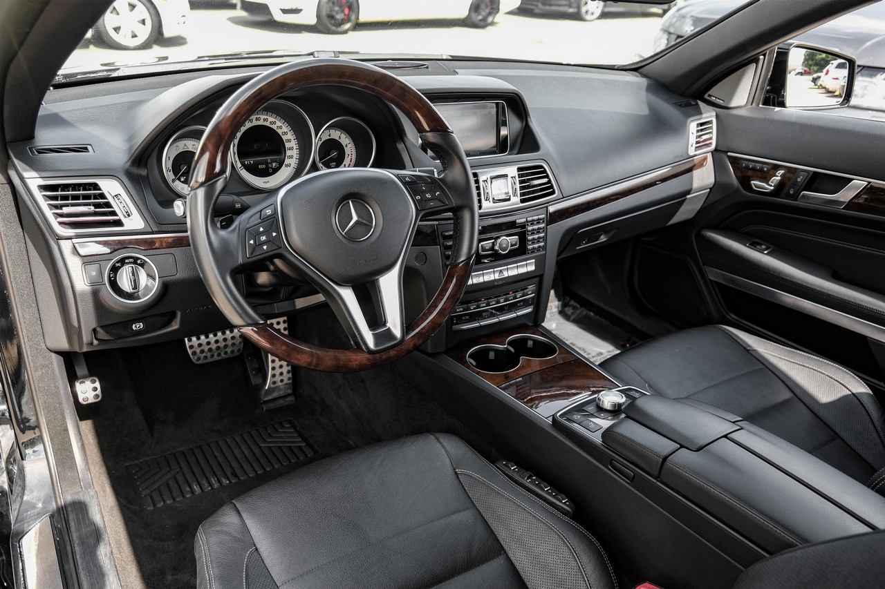 Mercedes-Benz E 550 Vehicle Main Gallery Image 03