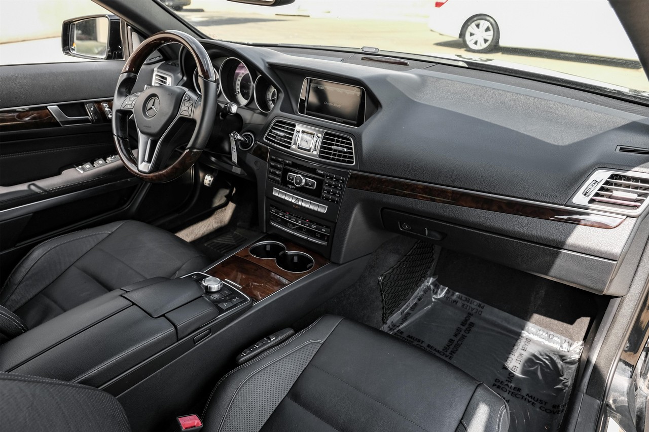 Mercedes-Benz E 550 Vehicle Main Gallery Image 12