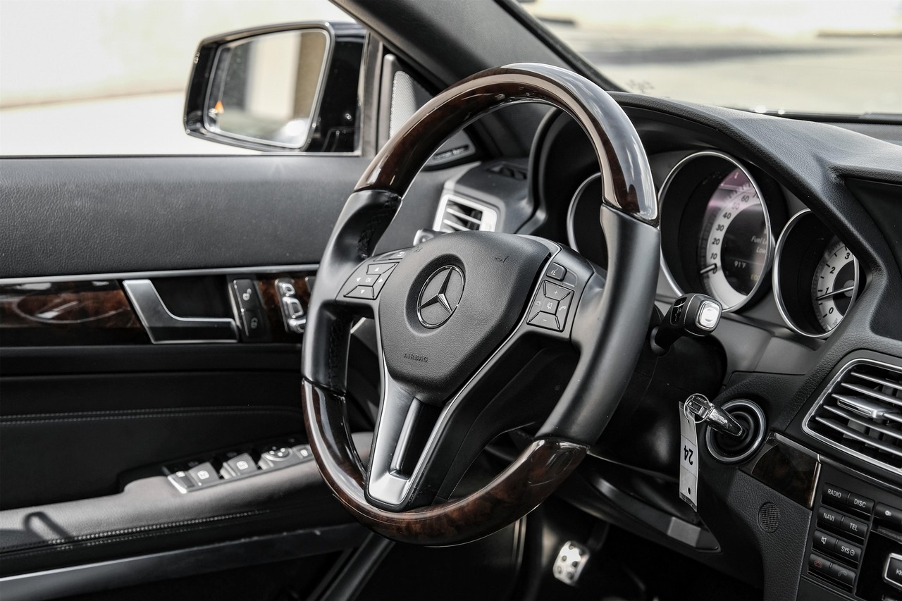 Mercedes-Benz E 550 Vehicle Main Gallery Image 13