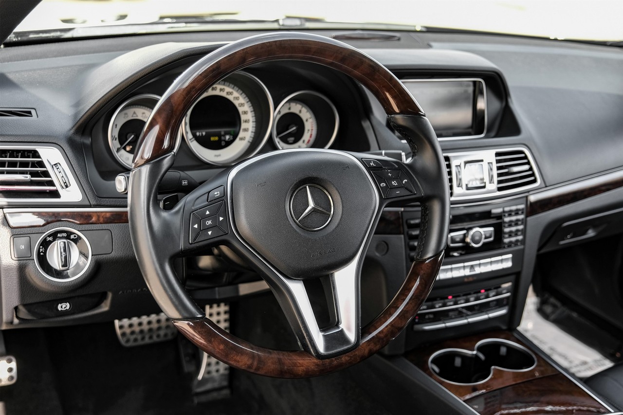 Mercedes-Benz E 550 Vehicle Main Gallery Image 14