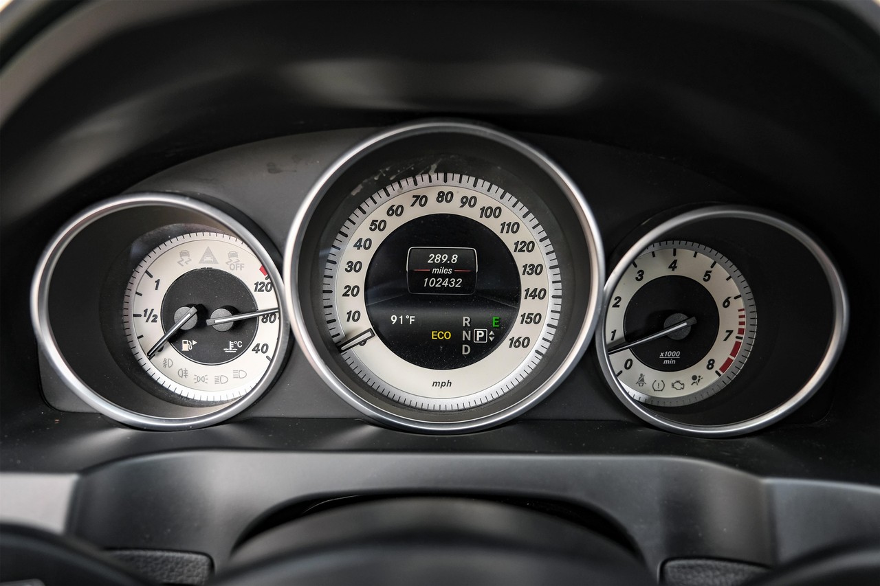 Mercedes-Benz E 550 Vehicle Main Gallery Image 17