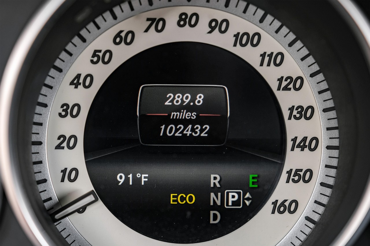 Mercedes-Benz E 550 Vehicle Main Gallery Image 18