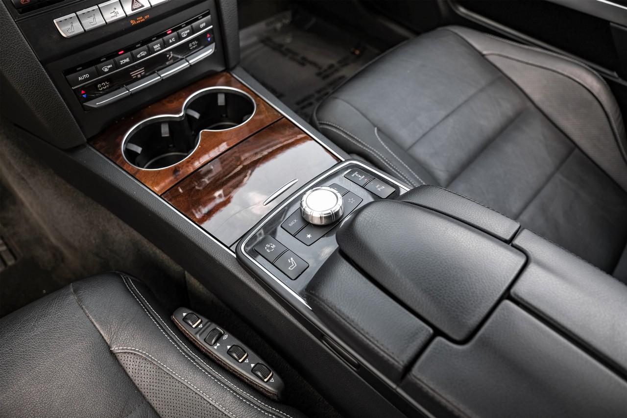 Mercedes-Benz E 550 Vehicle Main Gallery Image 22