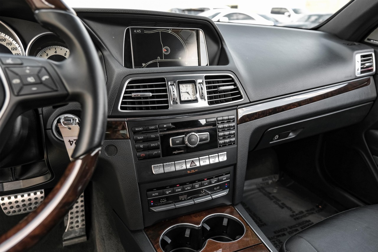 Mercedes-Benz E 550 Vehicle Main Gallery Image 24