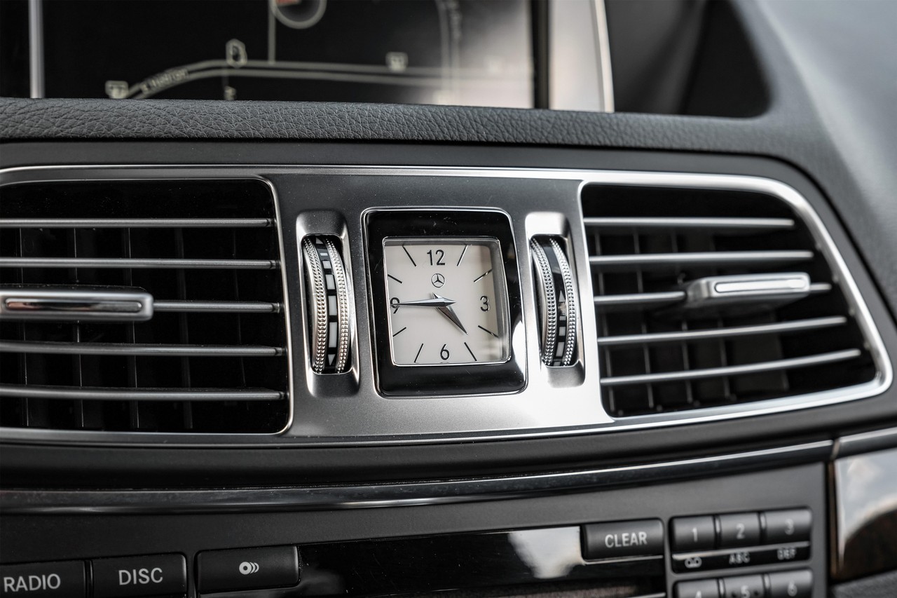 Mercedes-Benz E 550 Vehicle Main Gallery Image 26