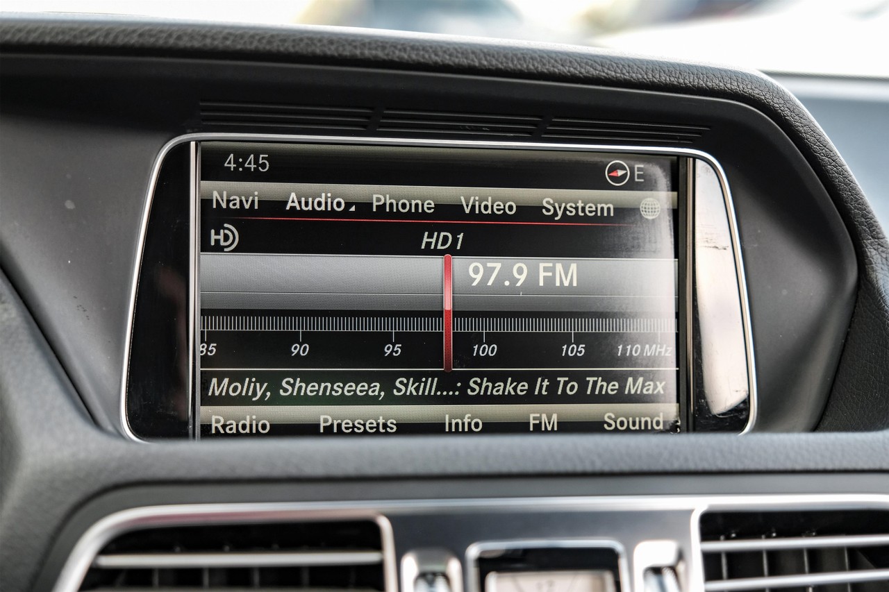 Mercedes-Benz E 550 Vehicle Main Gallery Image 28