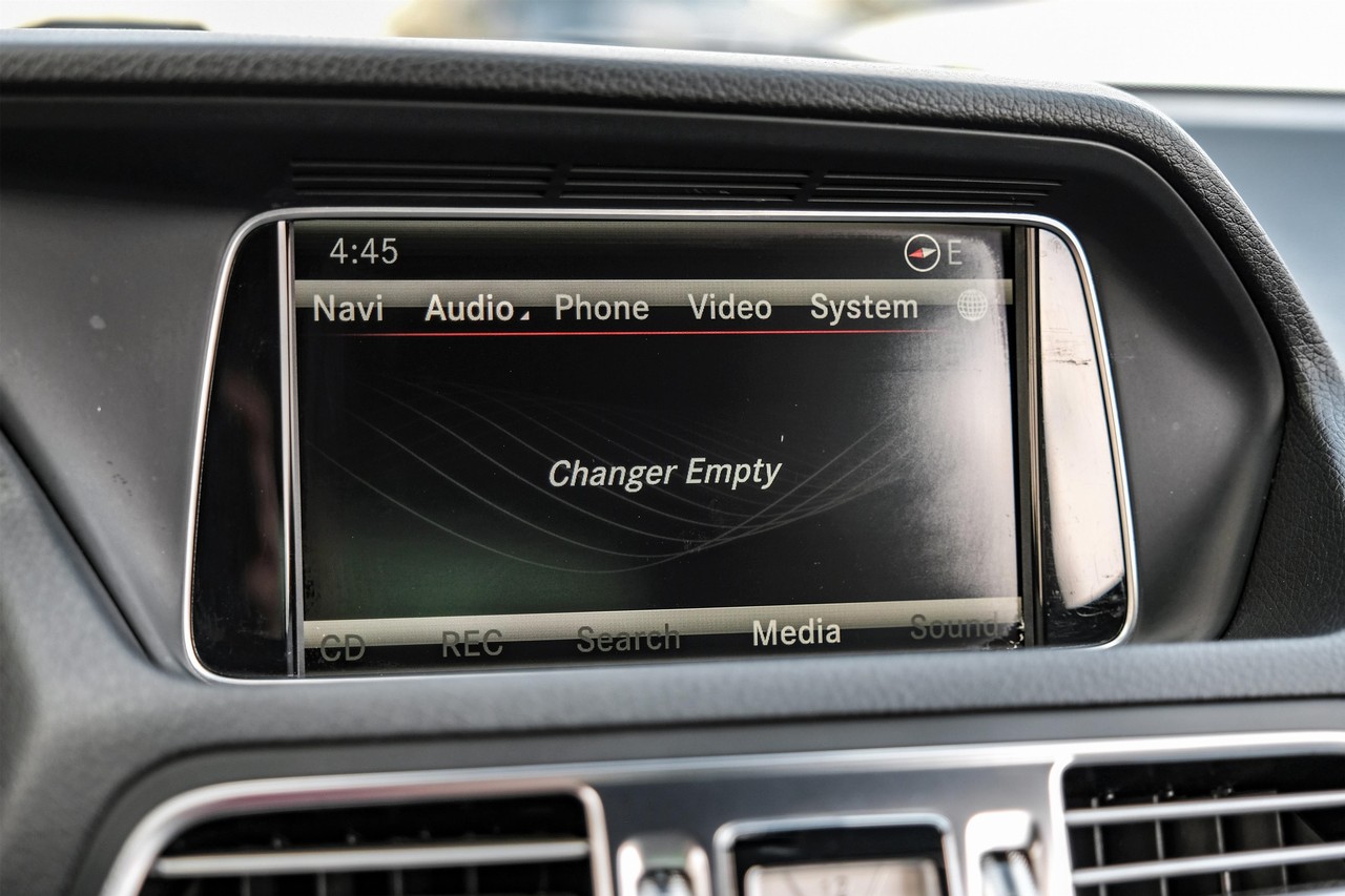 Mercedes-Benz E 550 Vehicle Main Gallery Image 30