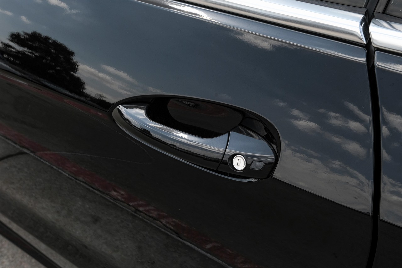 Mercedes-Benz E 550 Vehicle Main Gallery Image 34