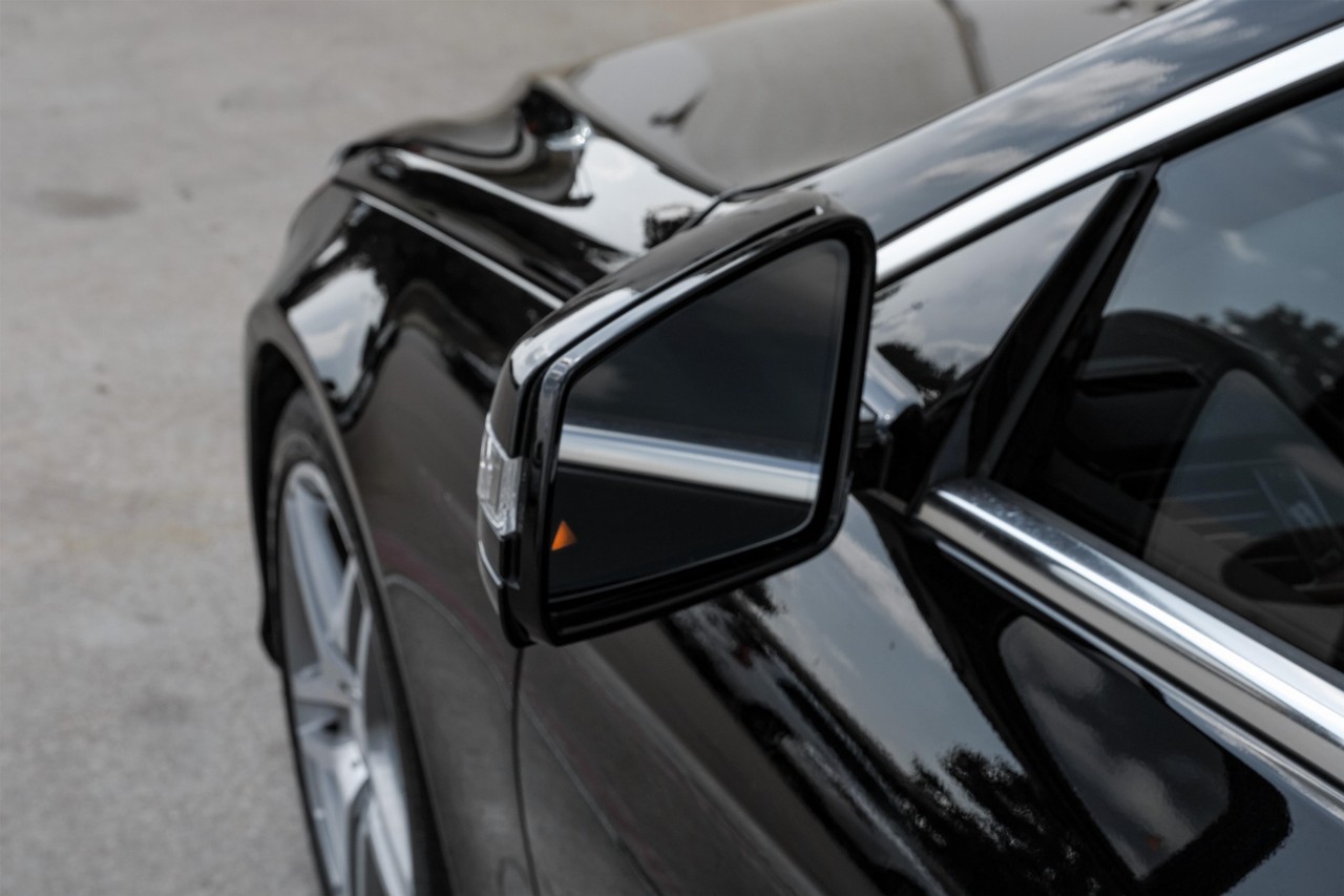 Mercedes-Benz E 550 Vehicle Main Gallery Image 35