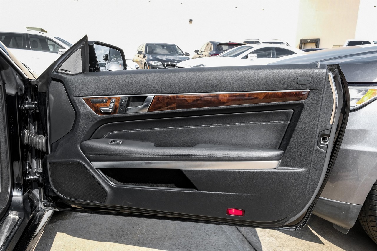 Mercedes-Benz E 550 Vehicle Main Gallery Image 39