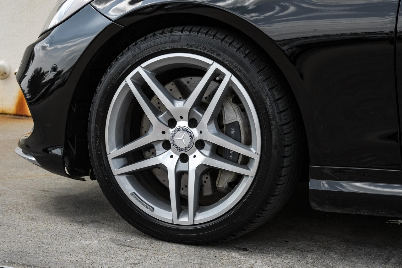 Mercedes-Benz E 550 Vehicle Main Gallery Image 48