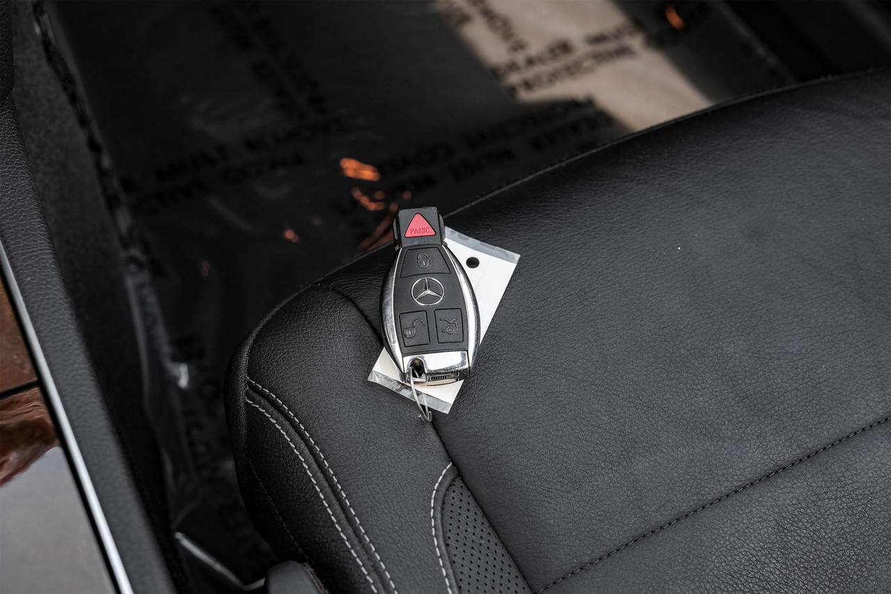 Mercedes-Benz E 550 Vehicle Main Gallery Image 49