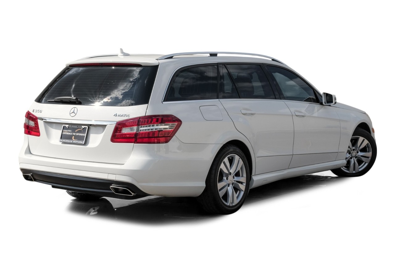 Mercedes-Benz E-Class Vehicle Main Gallery Image 09