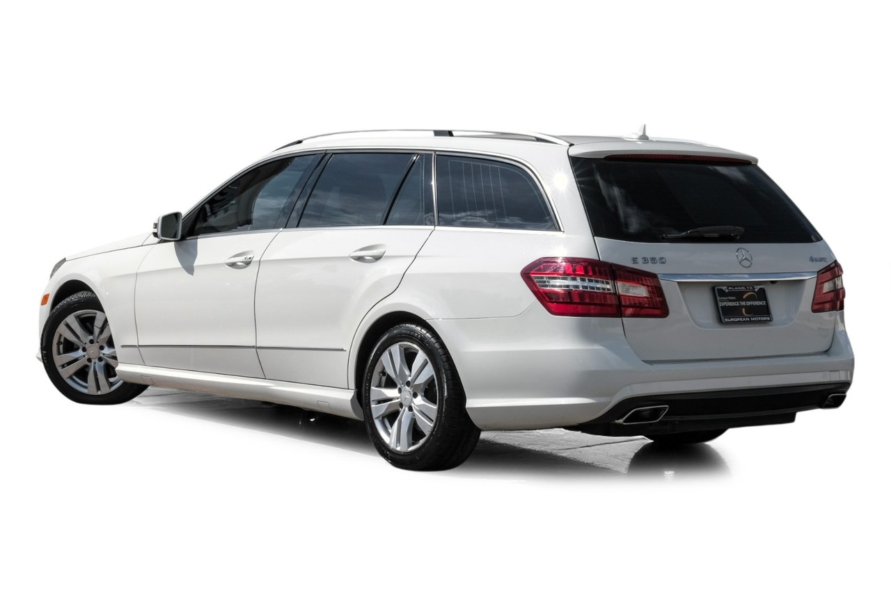 Mercedes-Benz E-Class Vehicle Main Gallery Image 11