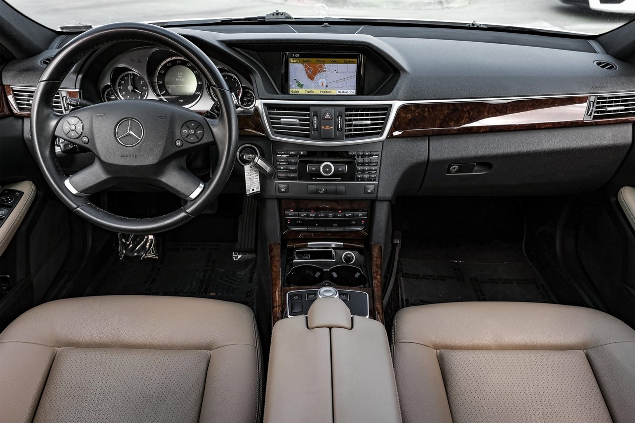 Mercedes-Benz E-Class Vehicle Main Gallery Image 15