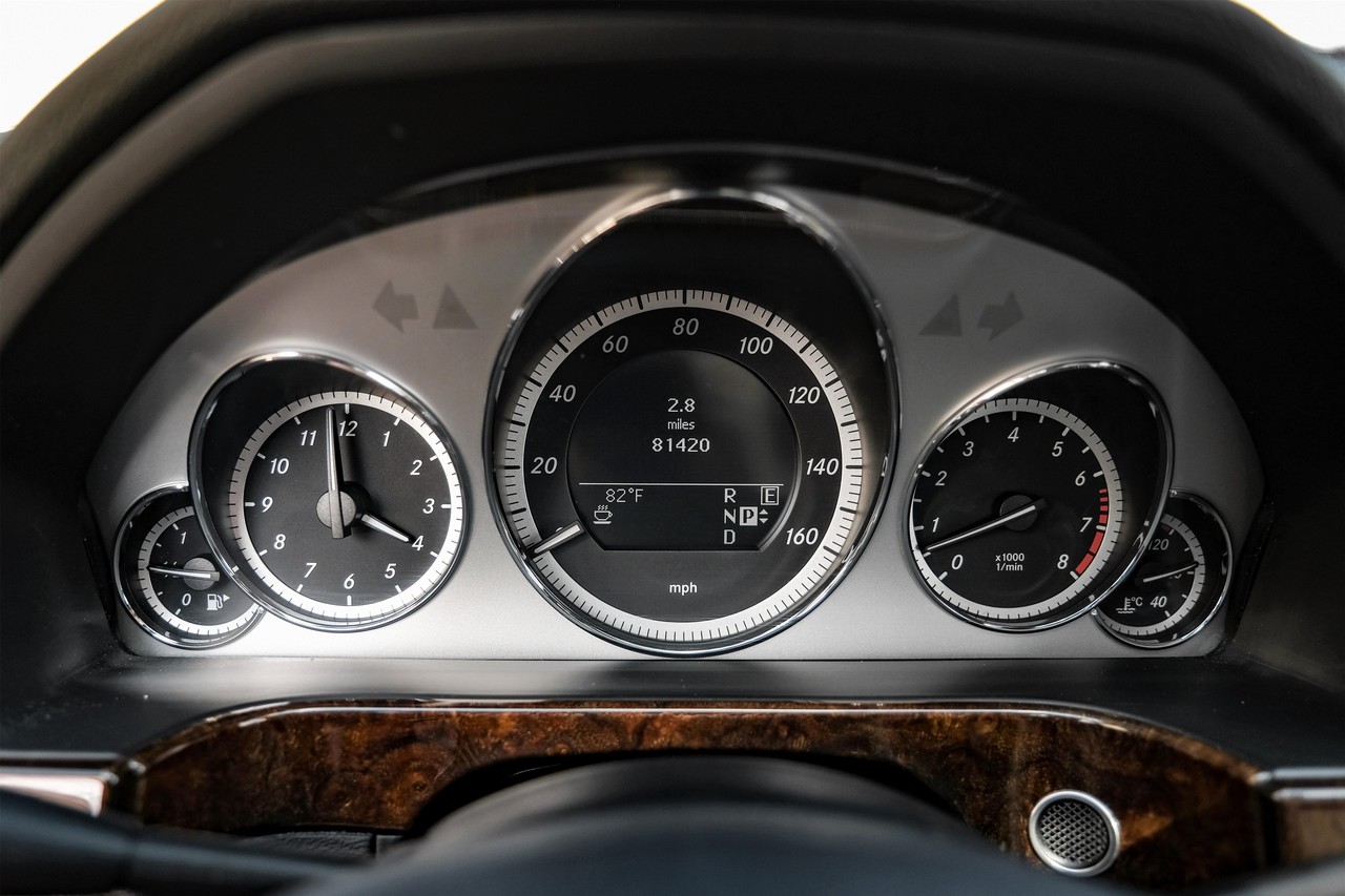 Mercedes-Benz E-Class Vehicle Main Gallery Image 19