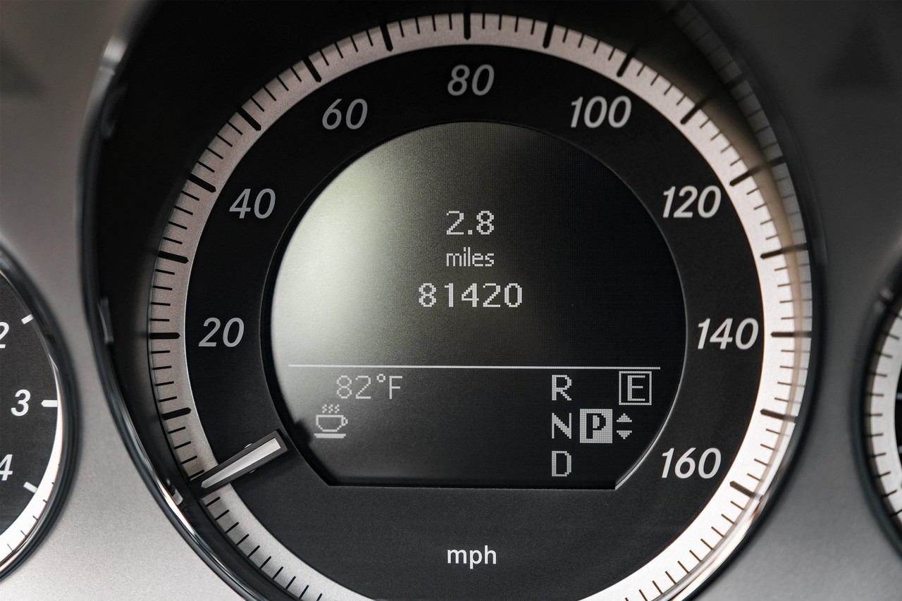 Mercedes-Benz E-Class Vehicle Main Gallery Image 20